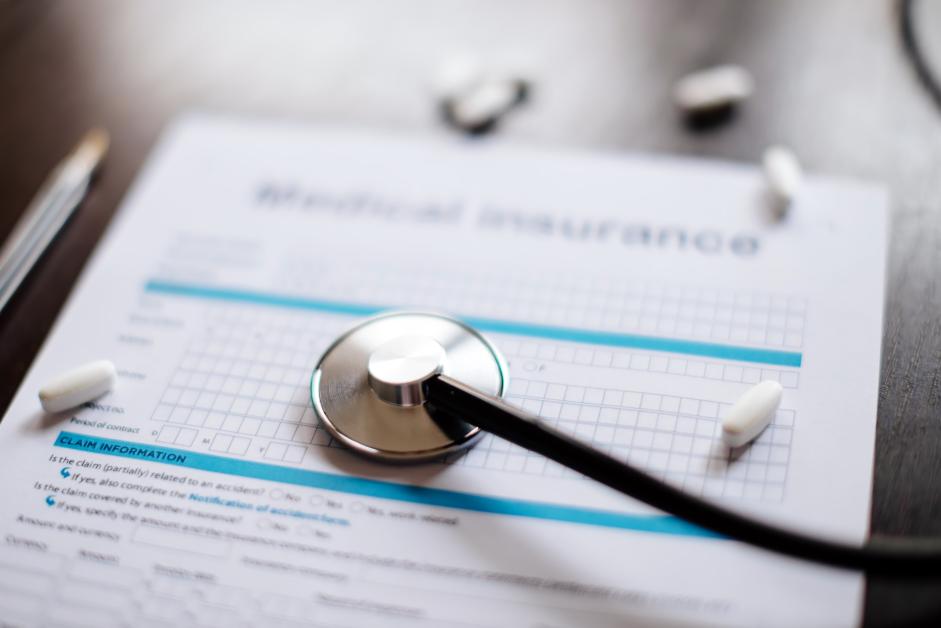 Jak obliczyć roczną składkę zdrowotną? Praktyczny poradnik dla przedsiębiorców 2025