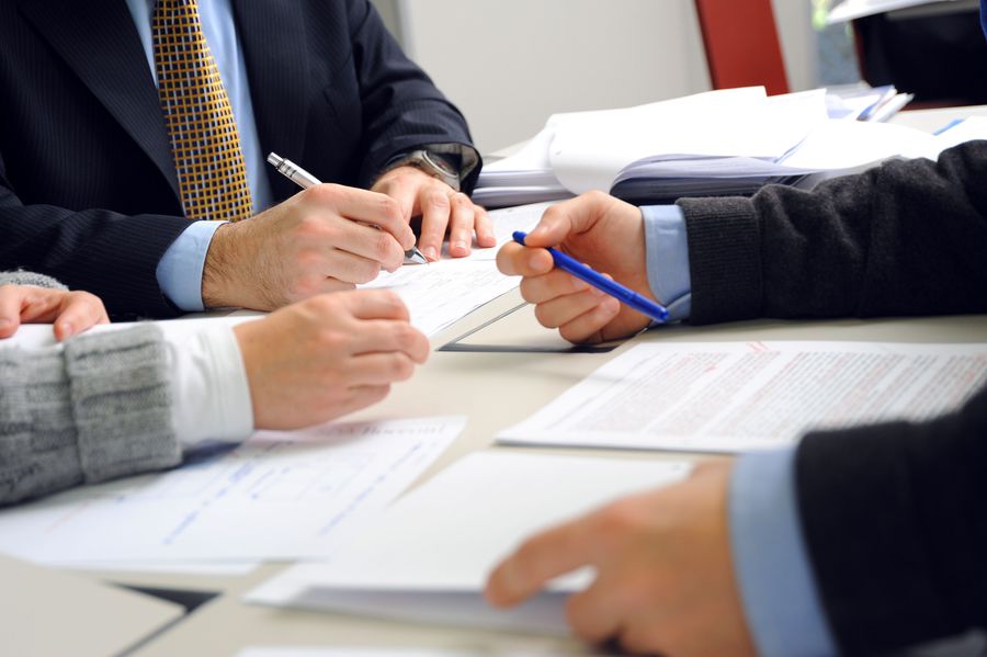 Czy spółka akcyjna ma osobowość prawną? Sprawdź, jak to wpływa na odpowiedzialność prawną